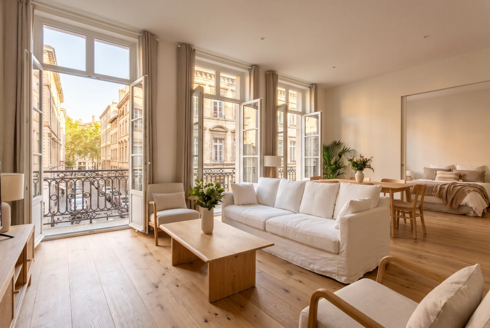 Appartement meublé lumineux à Lyon avec balcon ouvert